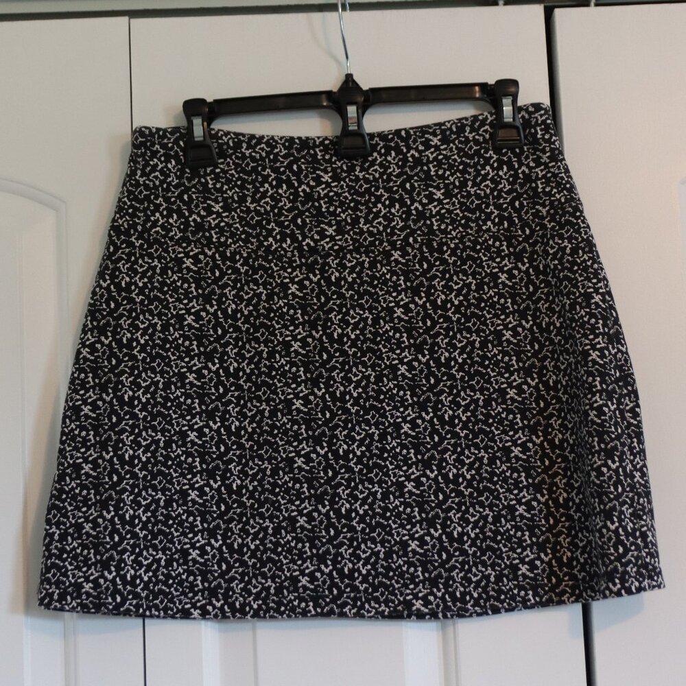 Slender Shapes Skort Black and White abstract pattern Black under short Medium